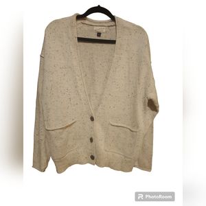 Universal Threads 3 button Ivory Cardigan Size Medium